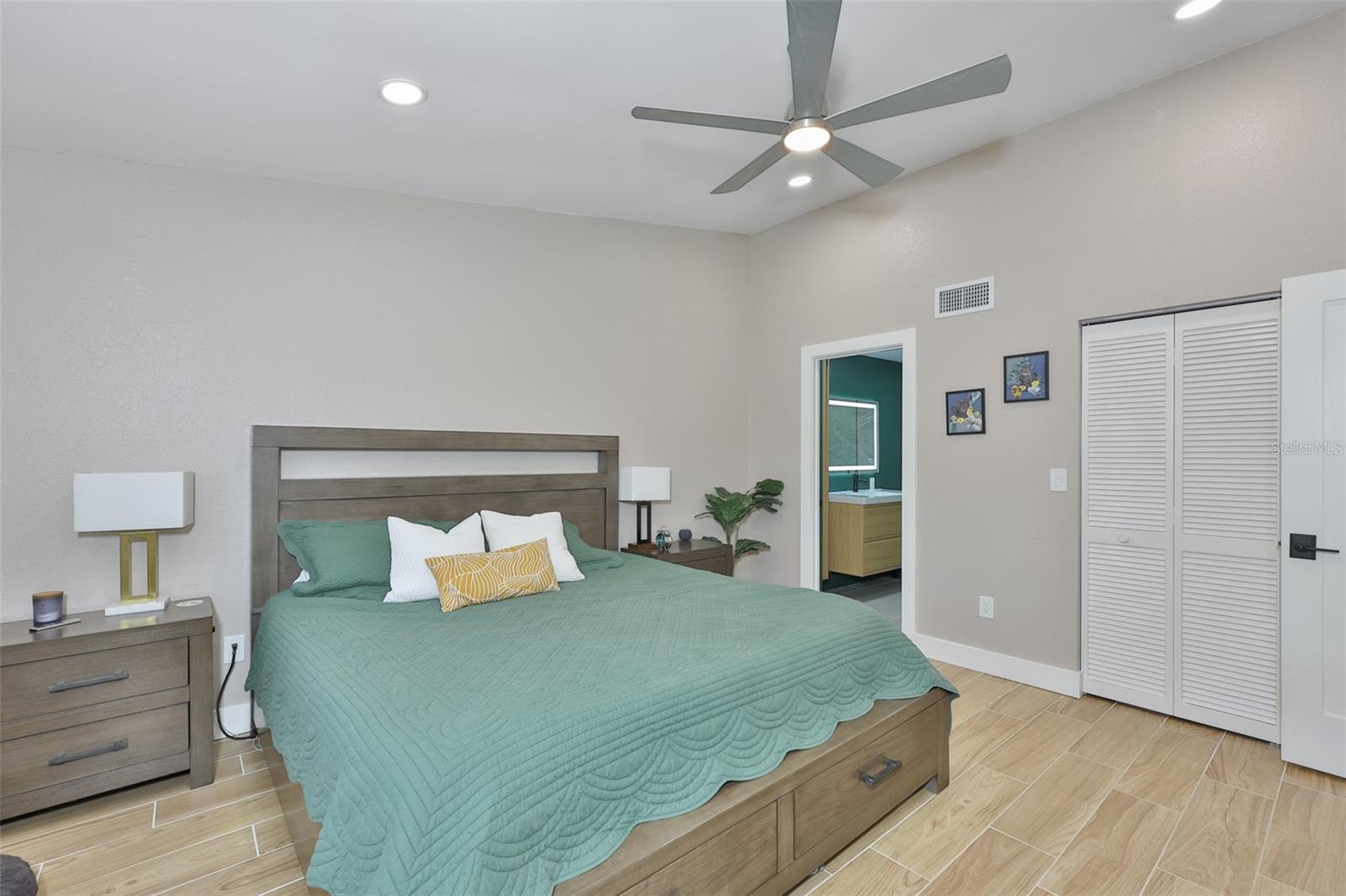 OAKS OF SEMINOLE CONDO - Residential