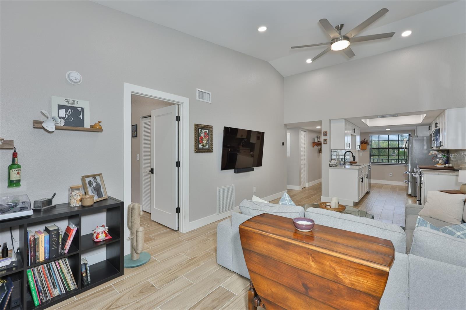 OAKS OF SEMINOLE CONDO - Residential