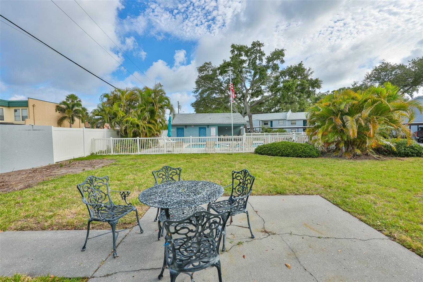 OAKS OF SEMINOLE CONDO - Residential