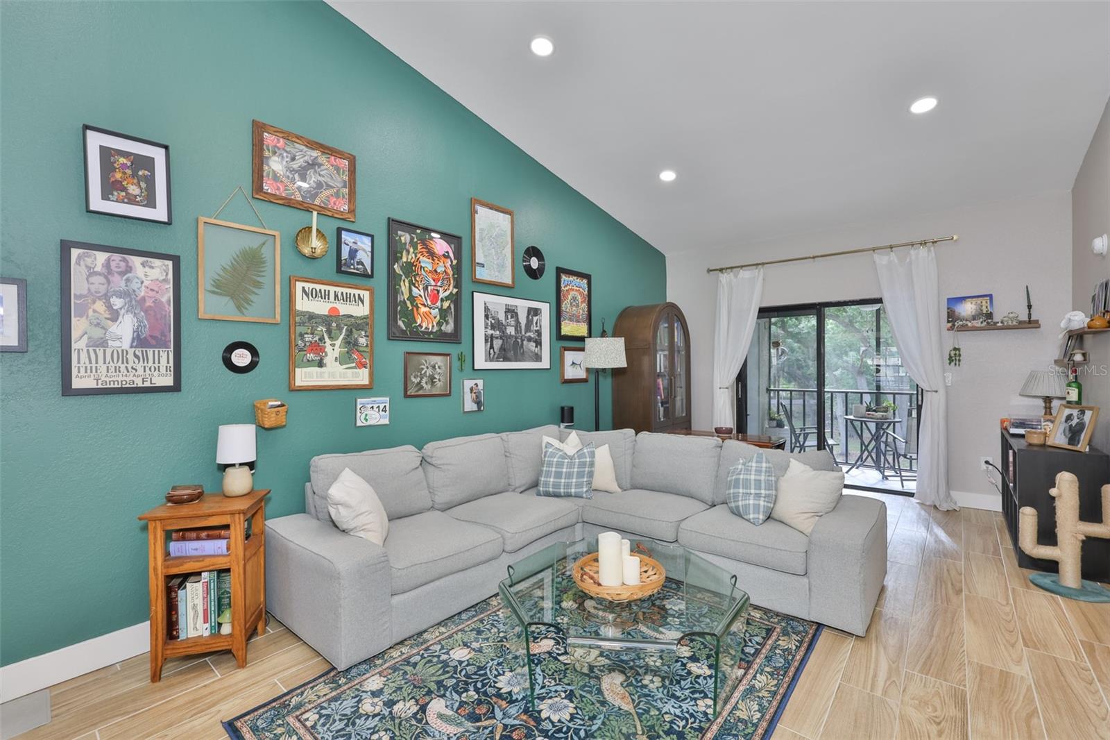 OAKS OF SEMINOLE CONDO - Residential