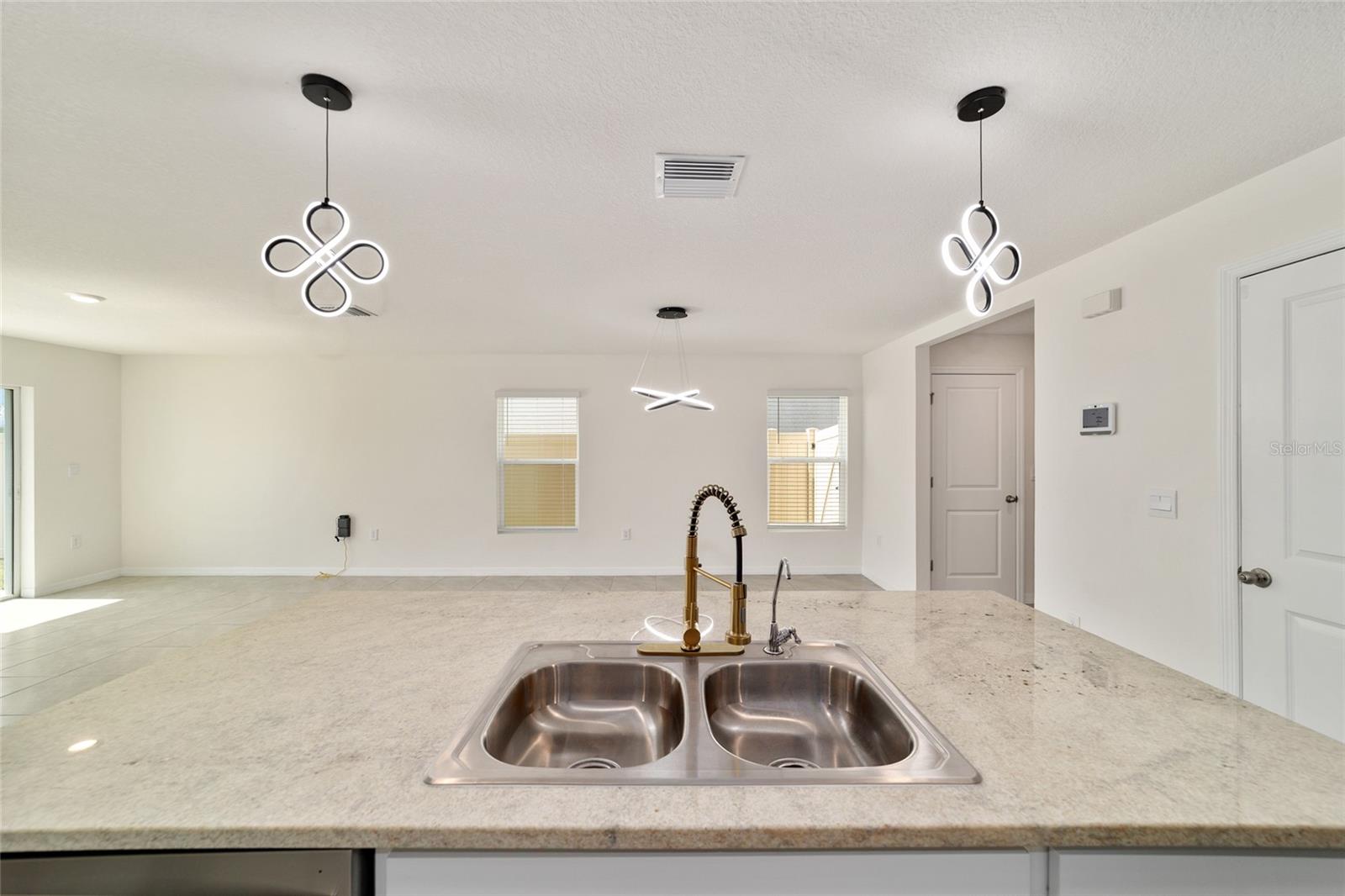 OCALA CROSSINGS SOUTH - Residential Lease