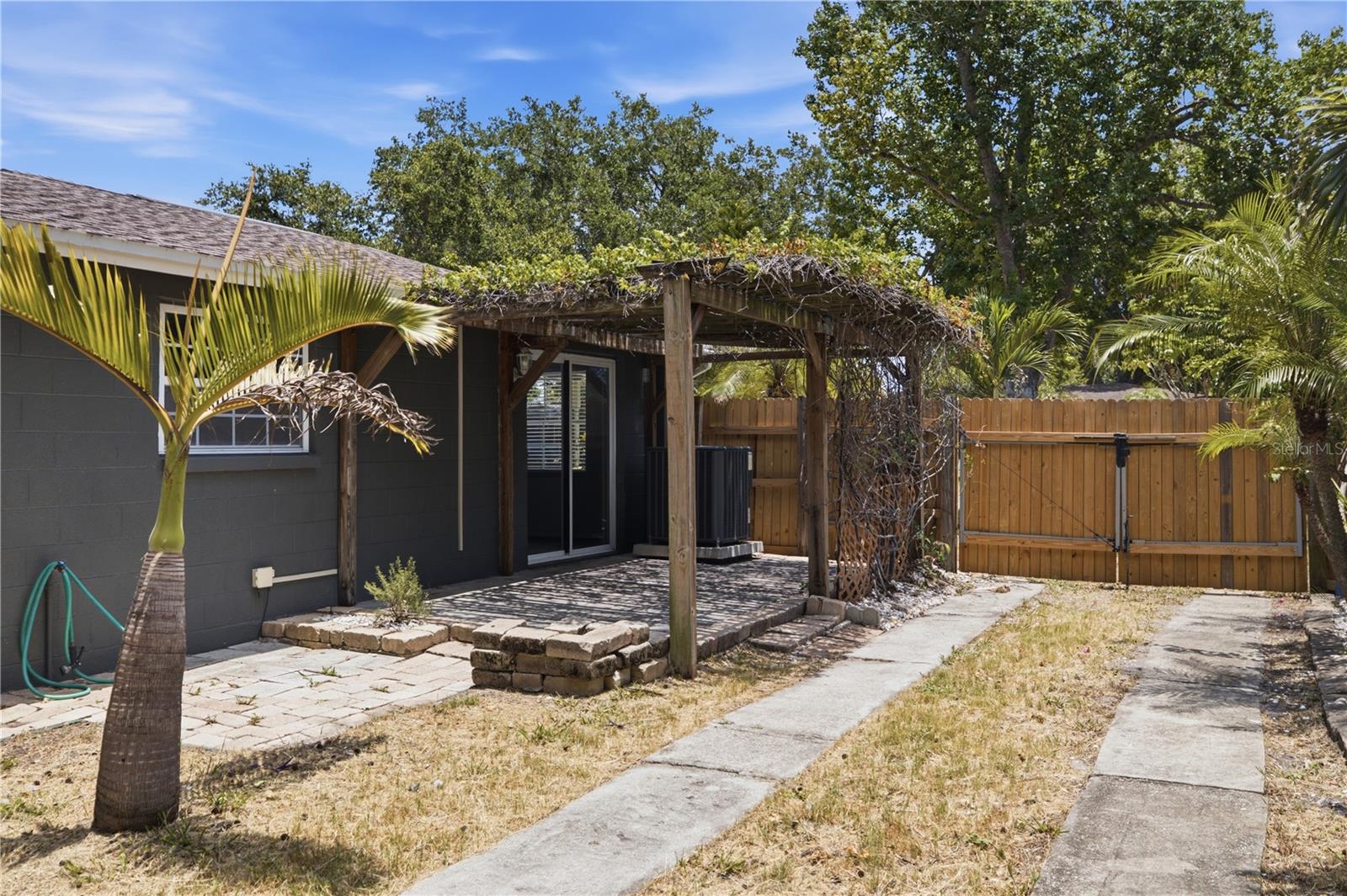 CROSS BAYOU ESTATES 1ST ADD - Residential