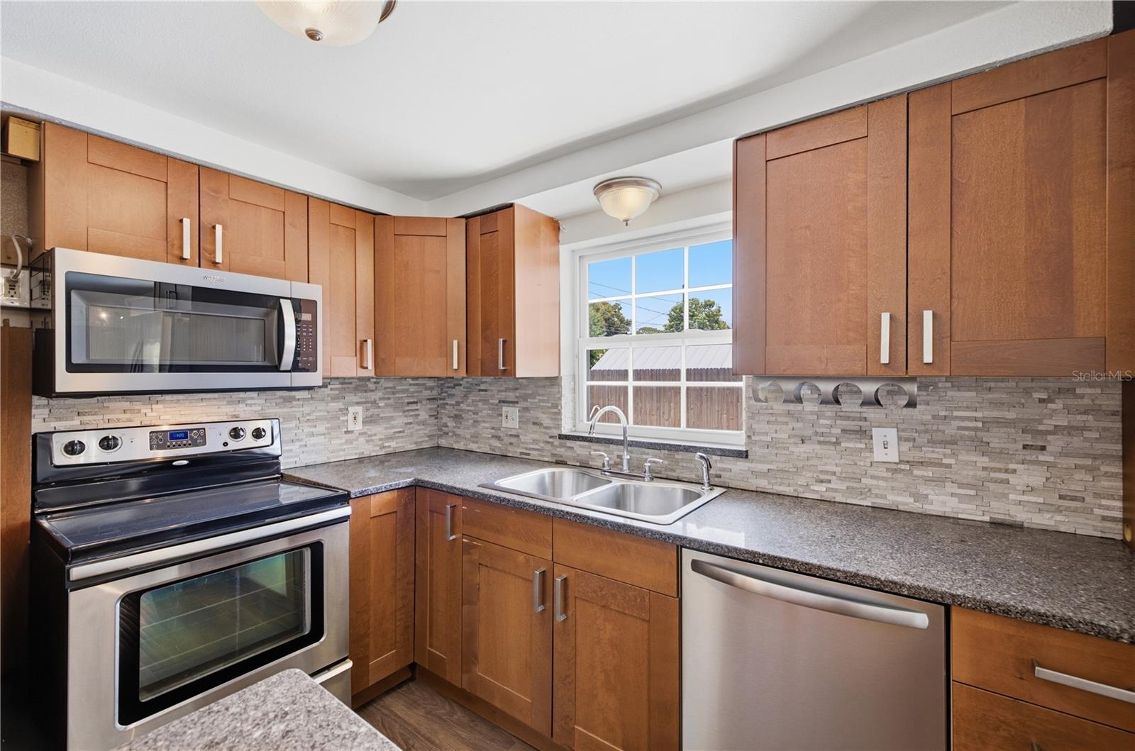 CROSS BAYOU ESTATES 1ST ADD - Residential