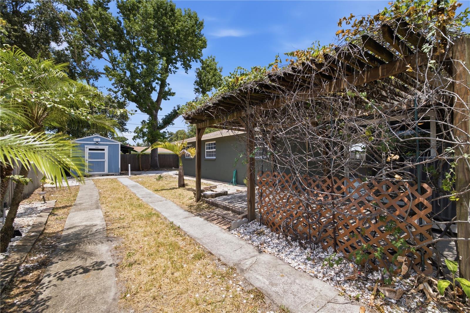 CROSS BAYOU ESTATES 1ST ADD - Residential