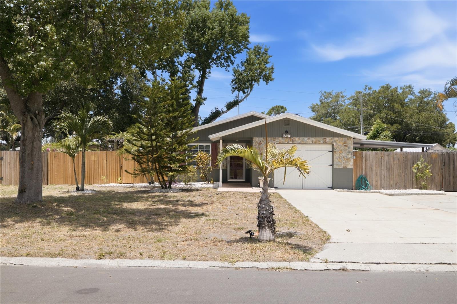 CROSS BAYOU ESTATES 1ST ADD - Residential