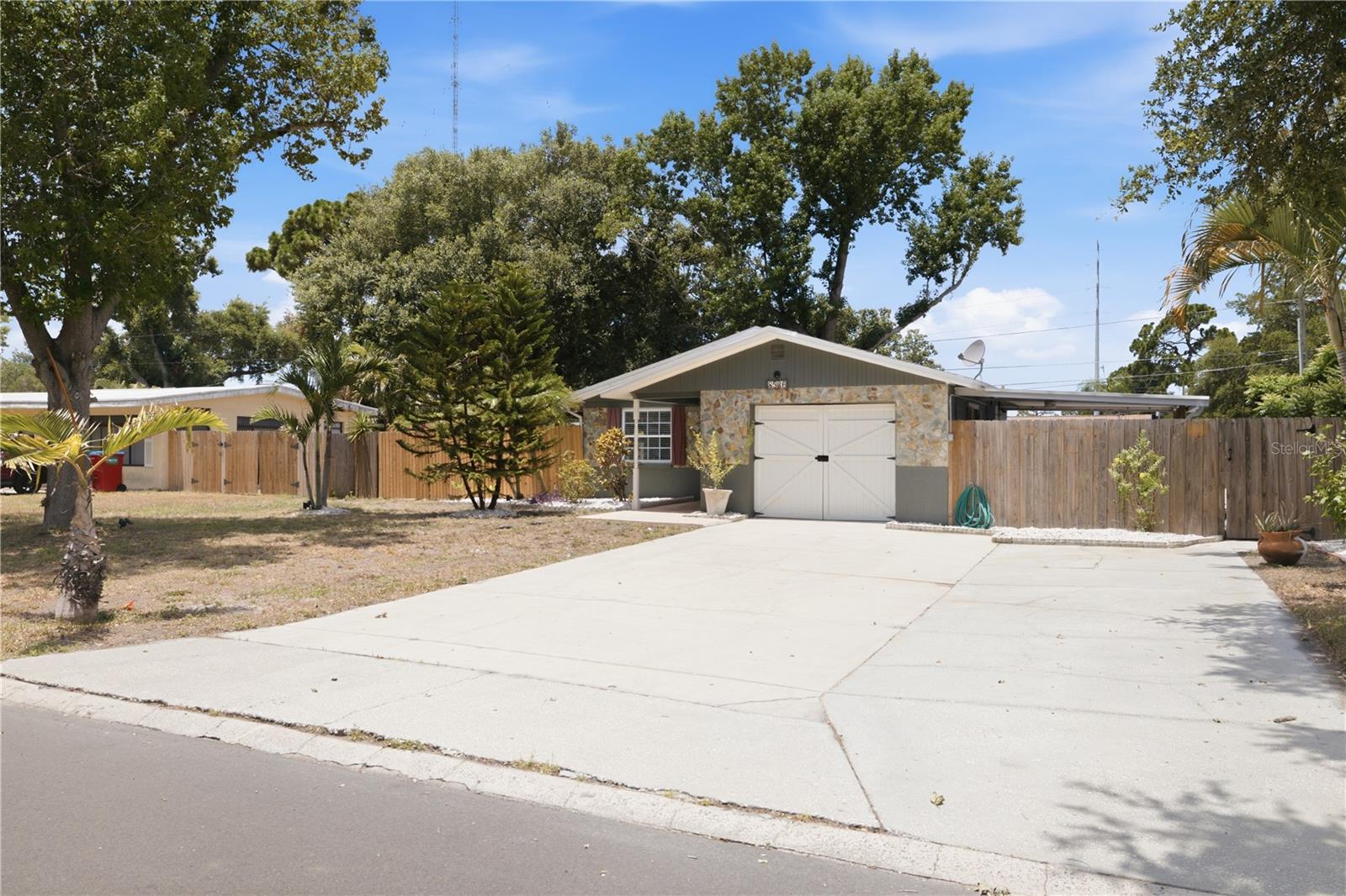 CROSS BAYOU ESTATES 1ST ADD - Residential