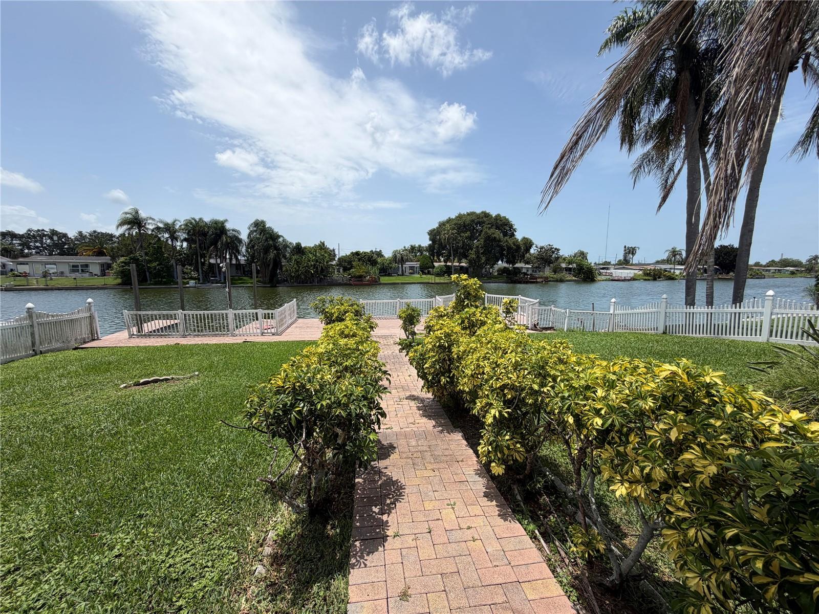 ALOHA GARDENS - Residential