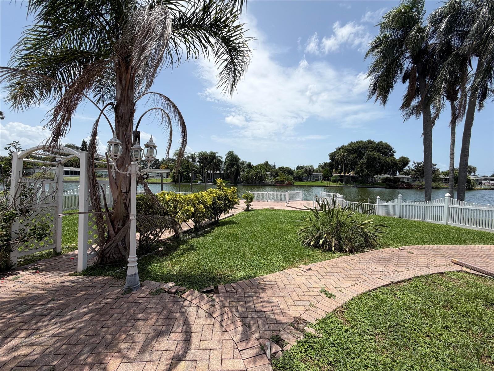 ALOHA GARDENS - Residential