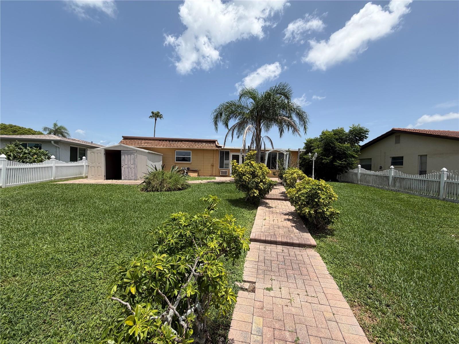 ALOHA GARDENS - Residential