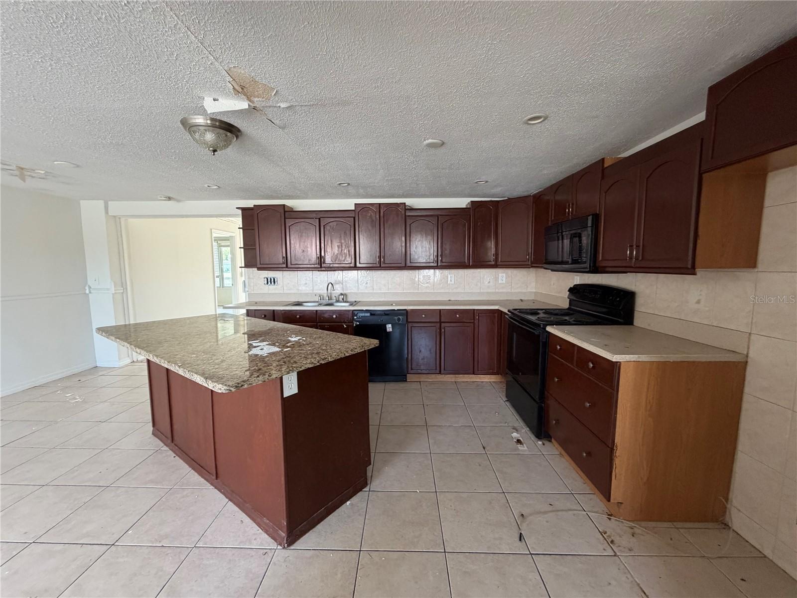 ALOHA GARDENS - Residential
