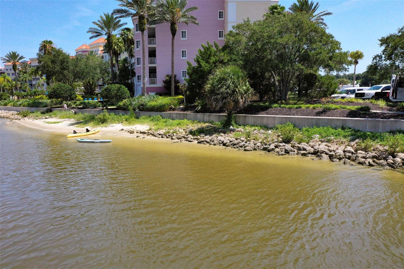 YACHT HARBOR - Land