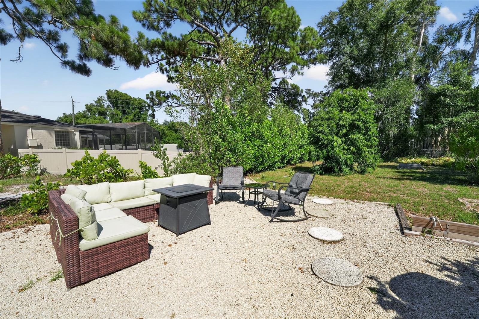 COUNTRY PLACE - Residential