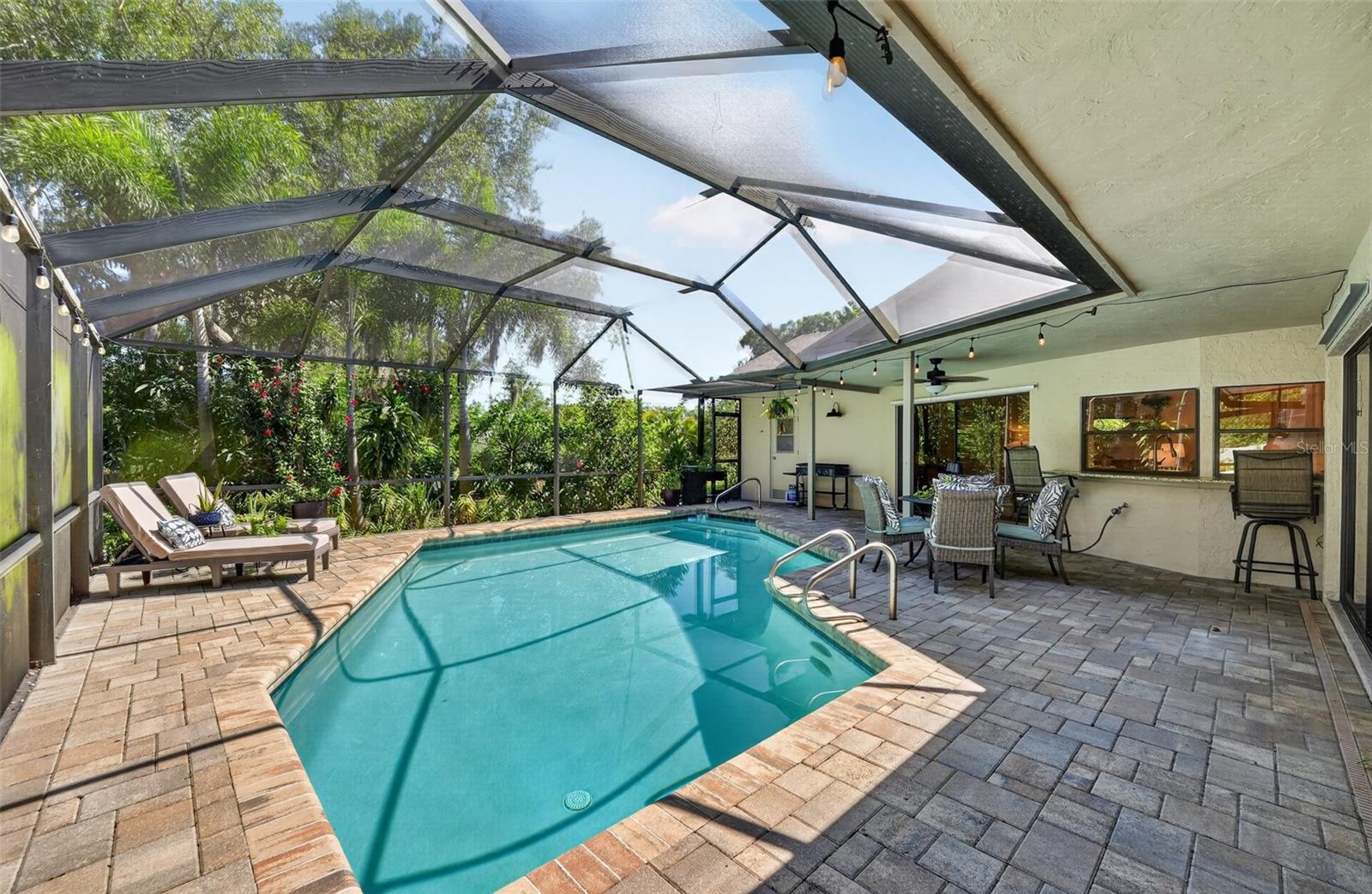COUNTRY PLACE - Residential