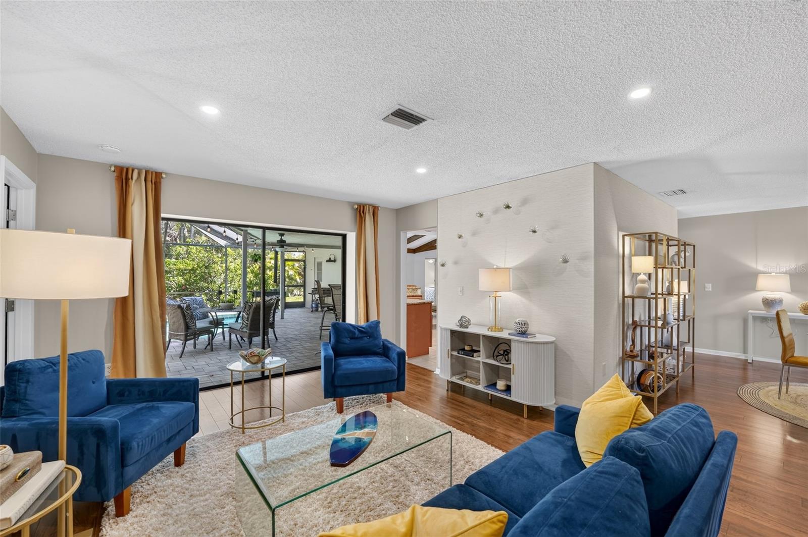 COUNTRY PLACE - Residential
