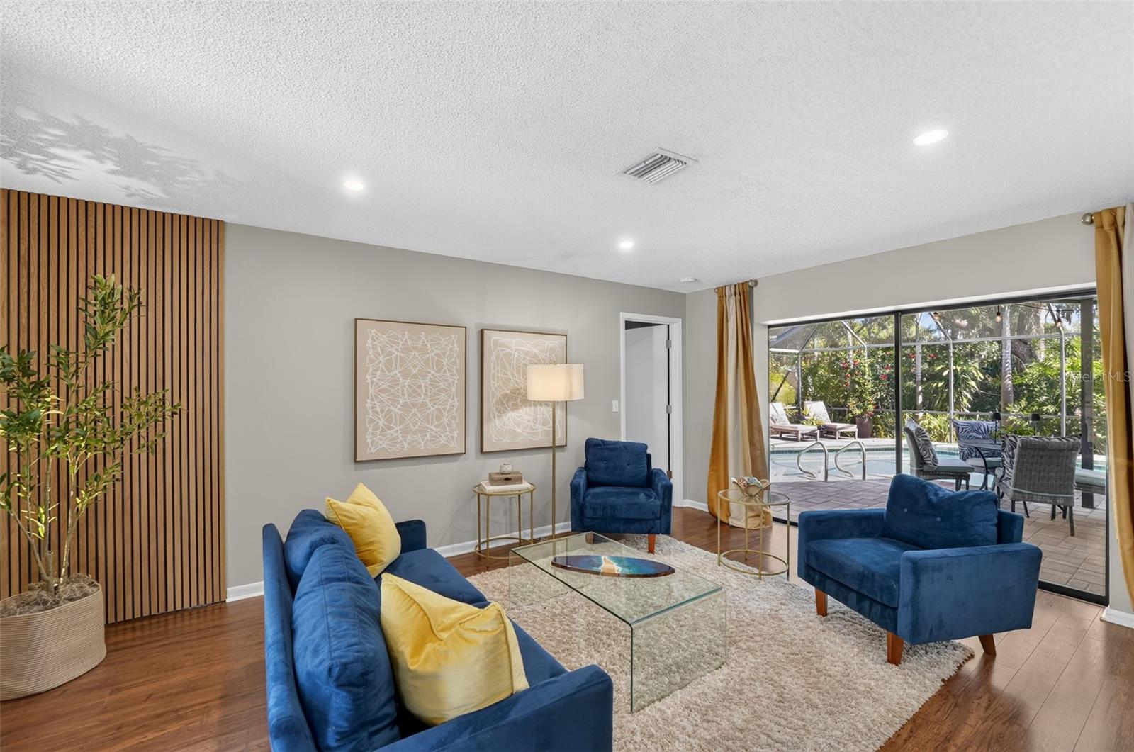 COUNTRY PLACE - Residential