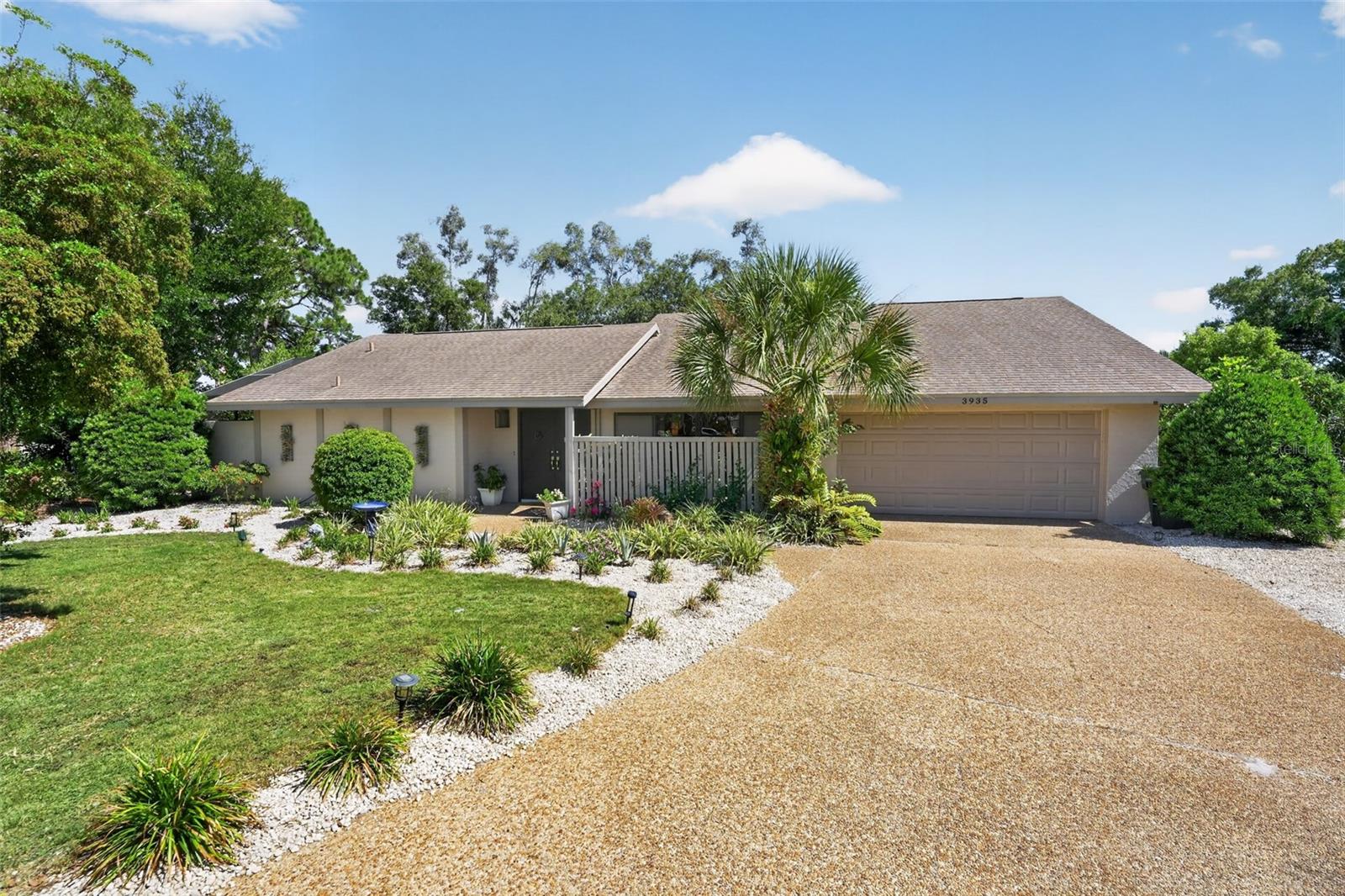 COUNTRY PLACE - Residential