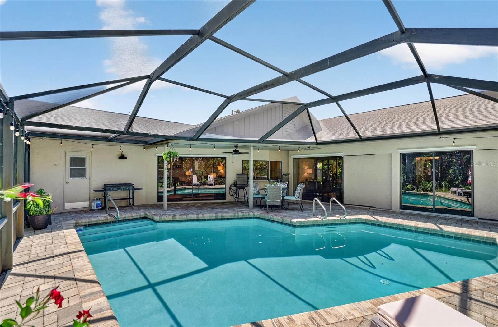 COUNTRY PLACE - Residential