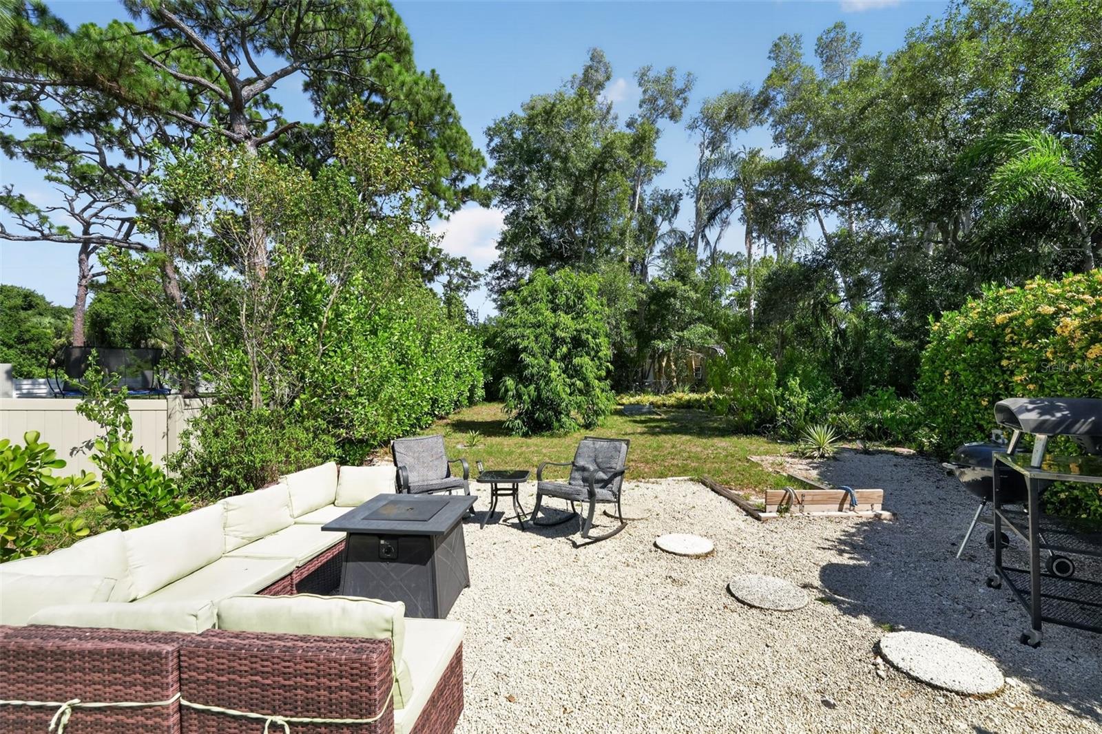 COUNTRY PLACE - Residential