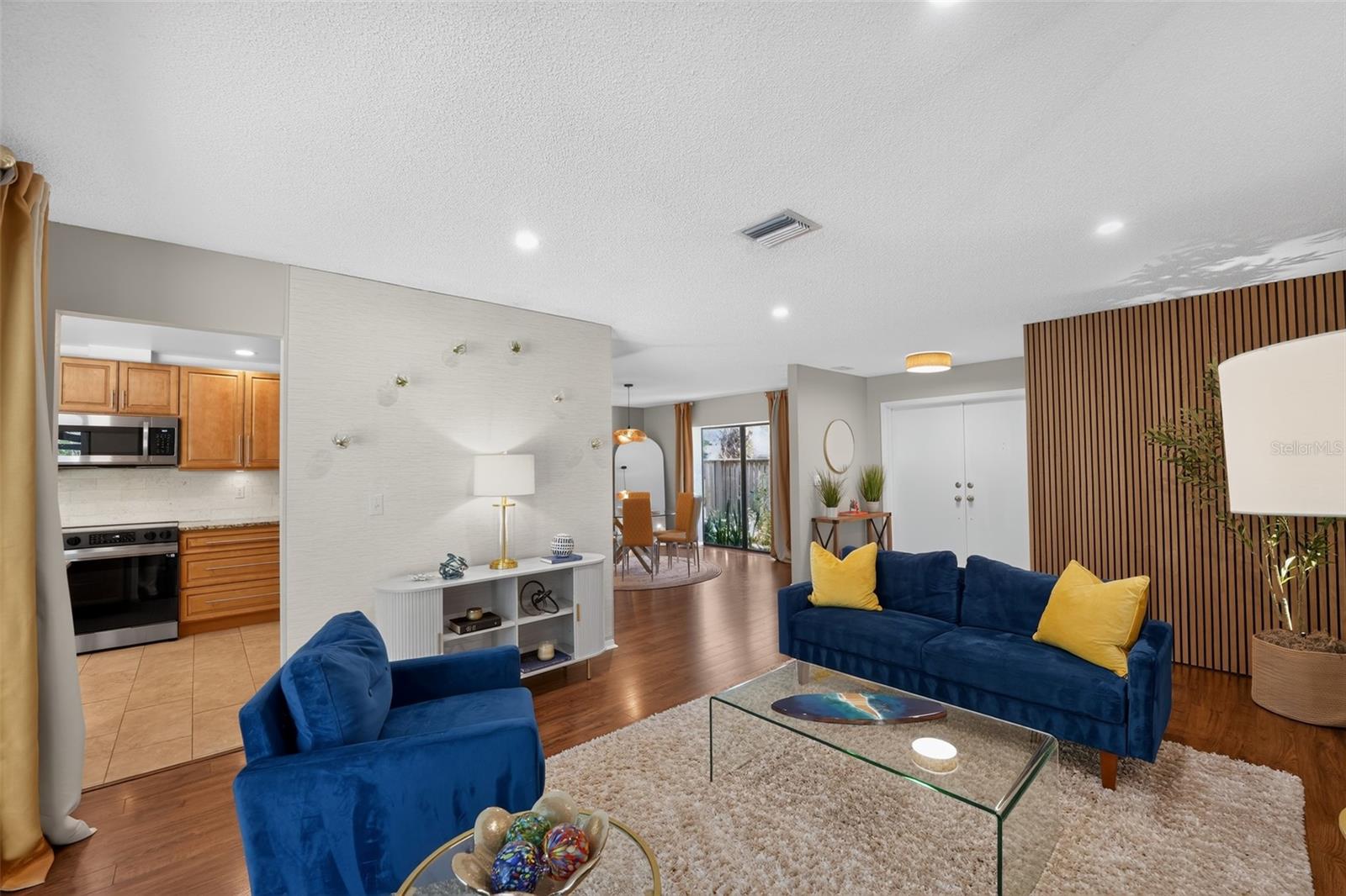 COUNTRY PLACE - Residential