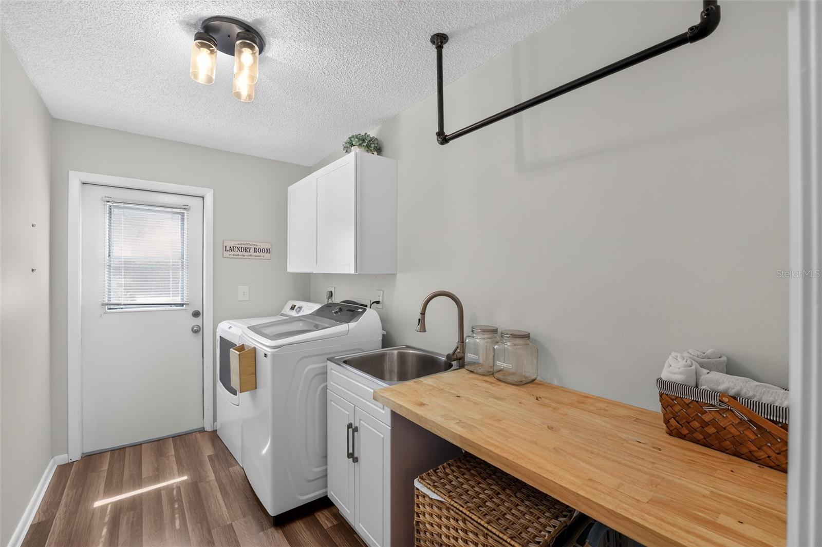 COUNTRY PLACE - Residential