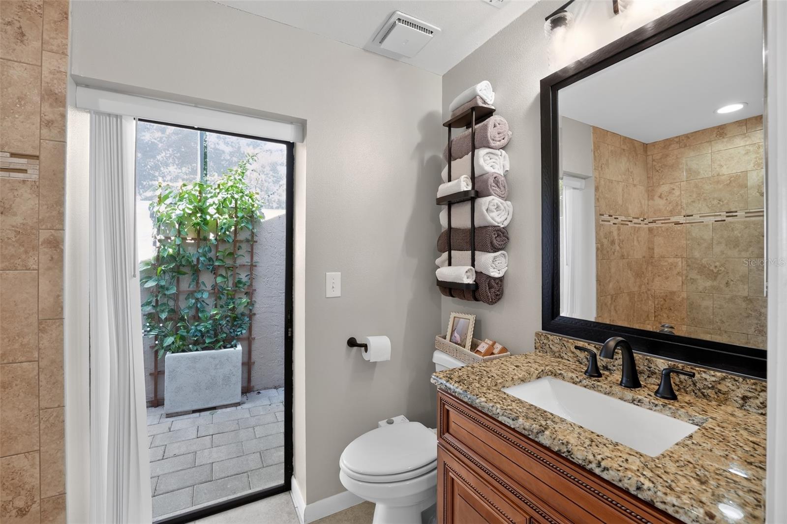 COUNTRY PLACE - Residential