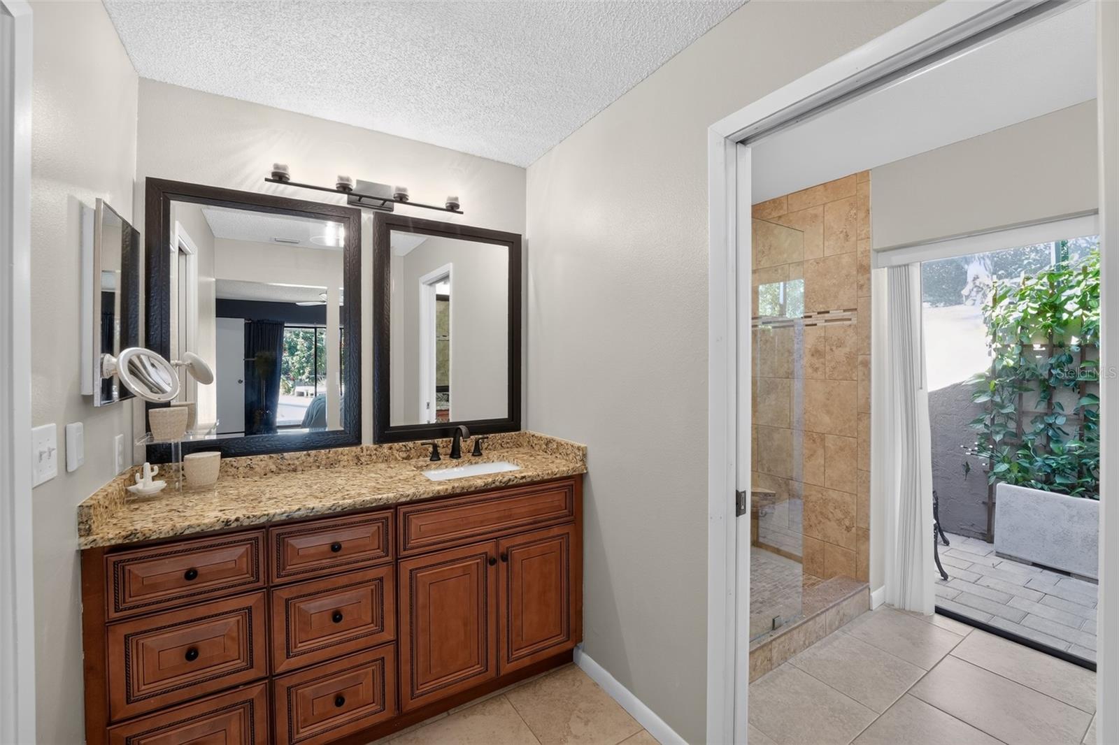 COUNTRY PLACE - Residential