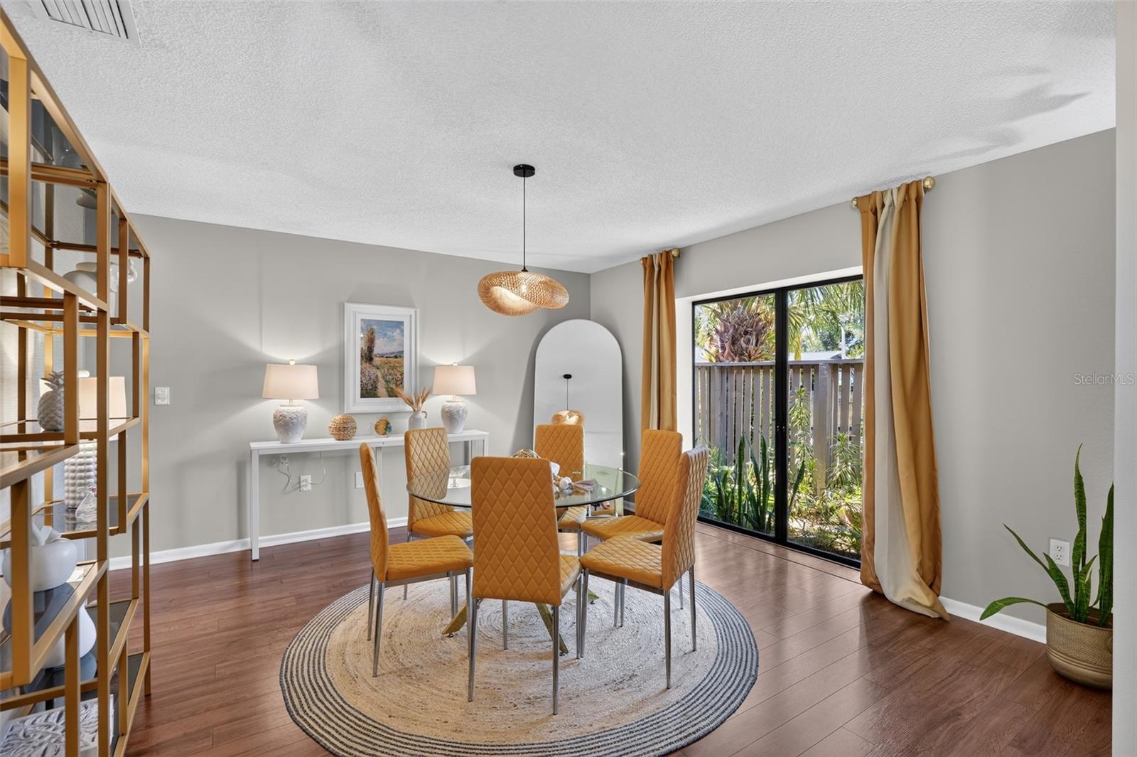 COUNTRY PLACE - Residential
