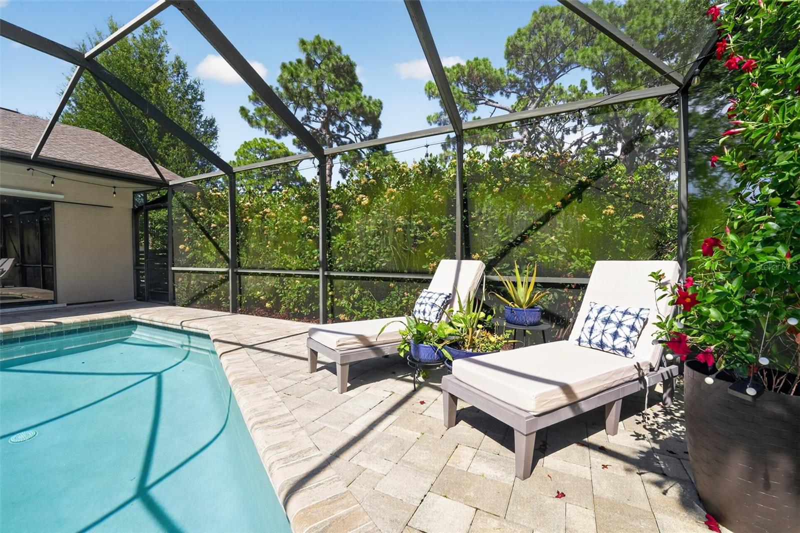 COUNTRY PLACE - Residential