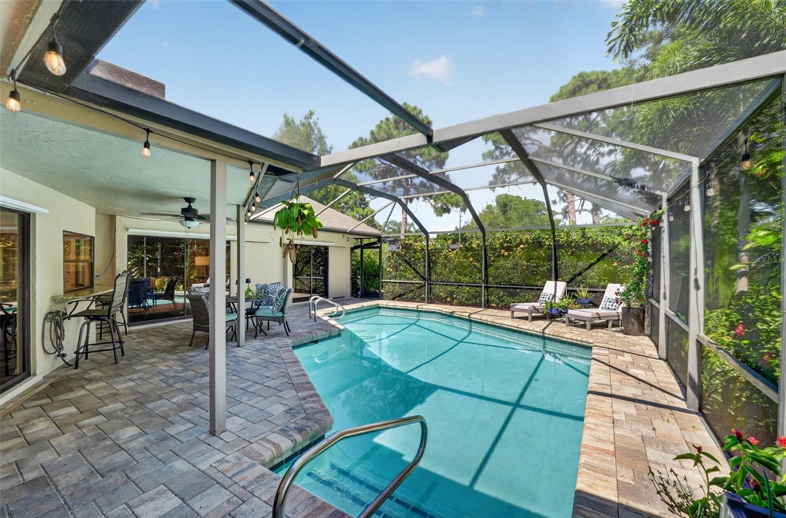 COUNTRY PLACE - Residential