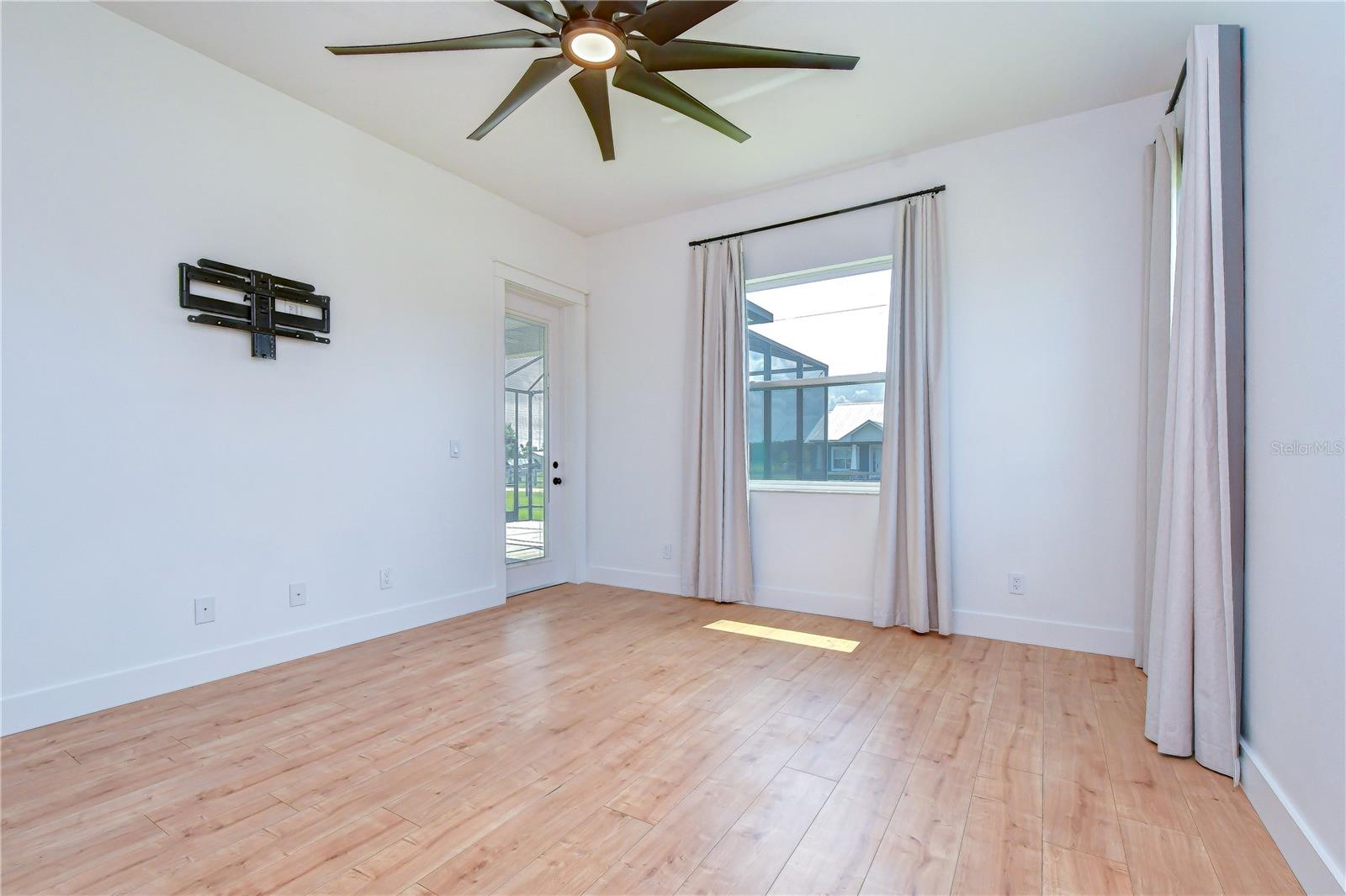 MCINTOSH ESTATES WEST - Residential
