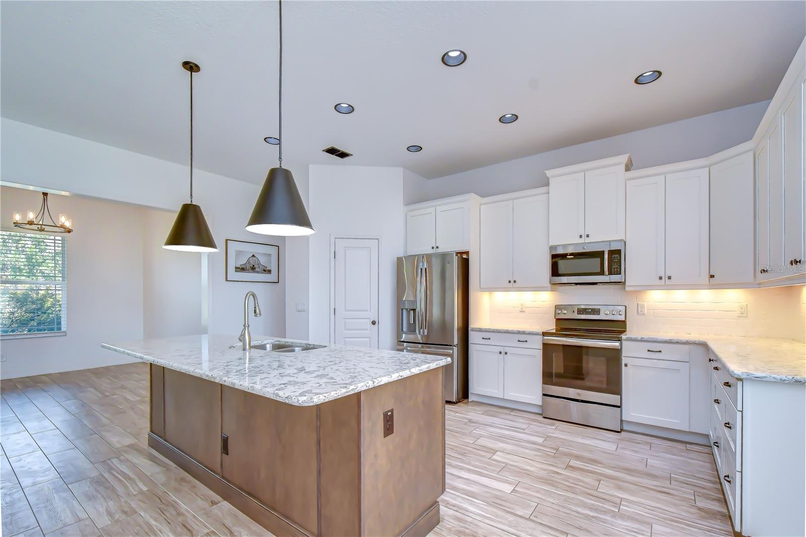 MCINTOSH ESTATES WEST - Residential