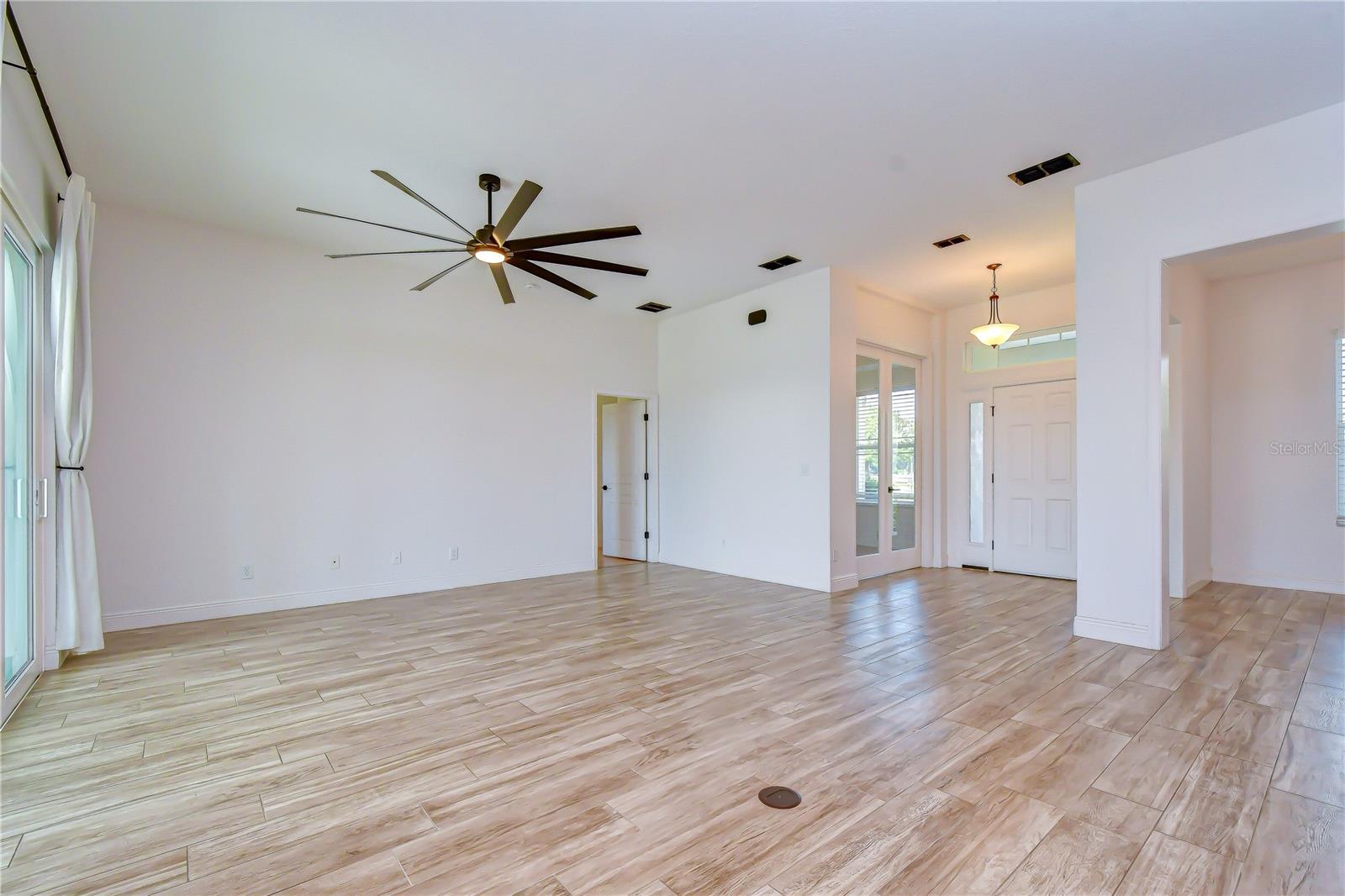 MCINTOSH ESTATES WEST - Residential