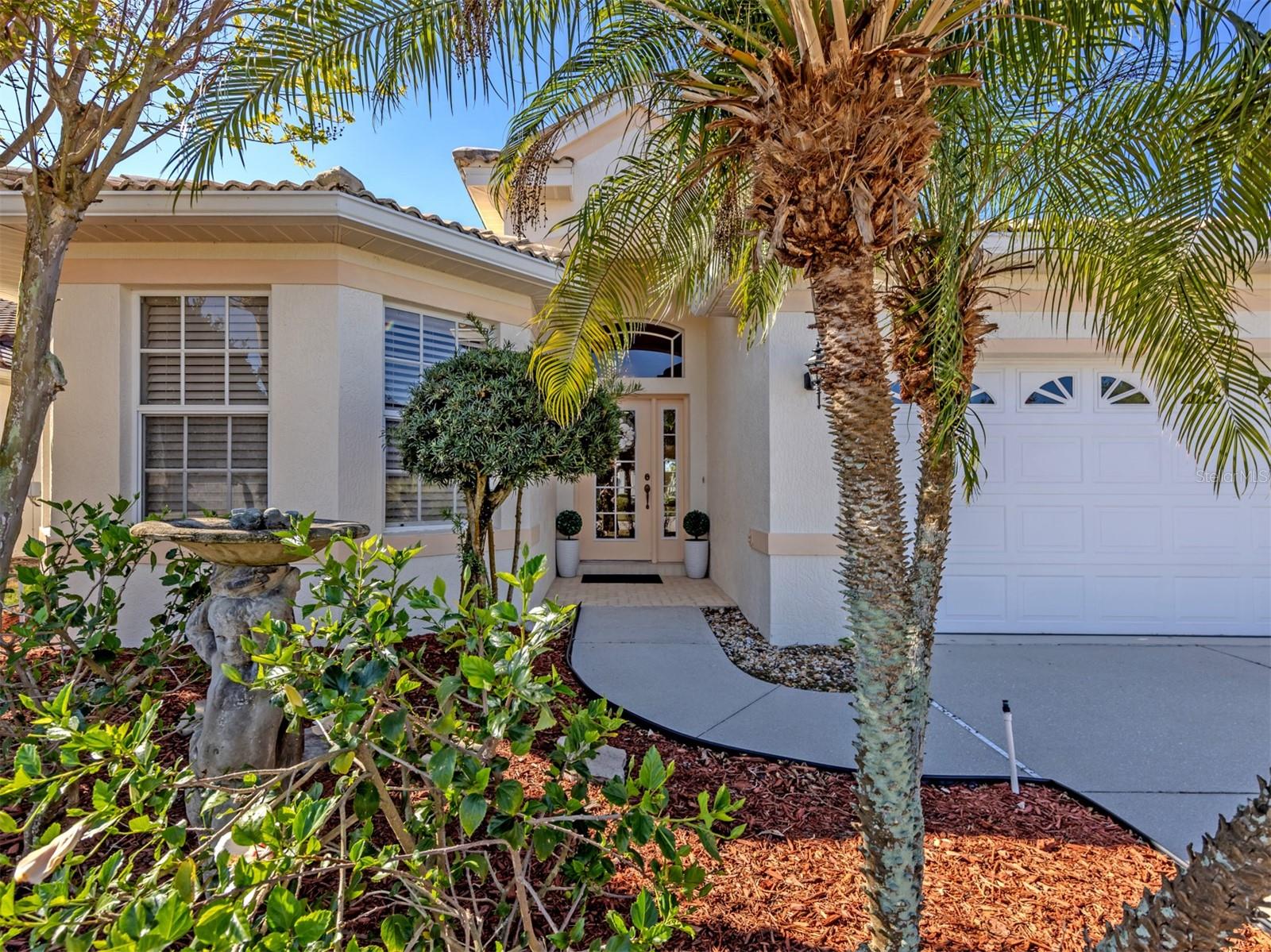 PELICAN POINTE GOLF & COUNTRY CLUB - Residential