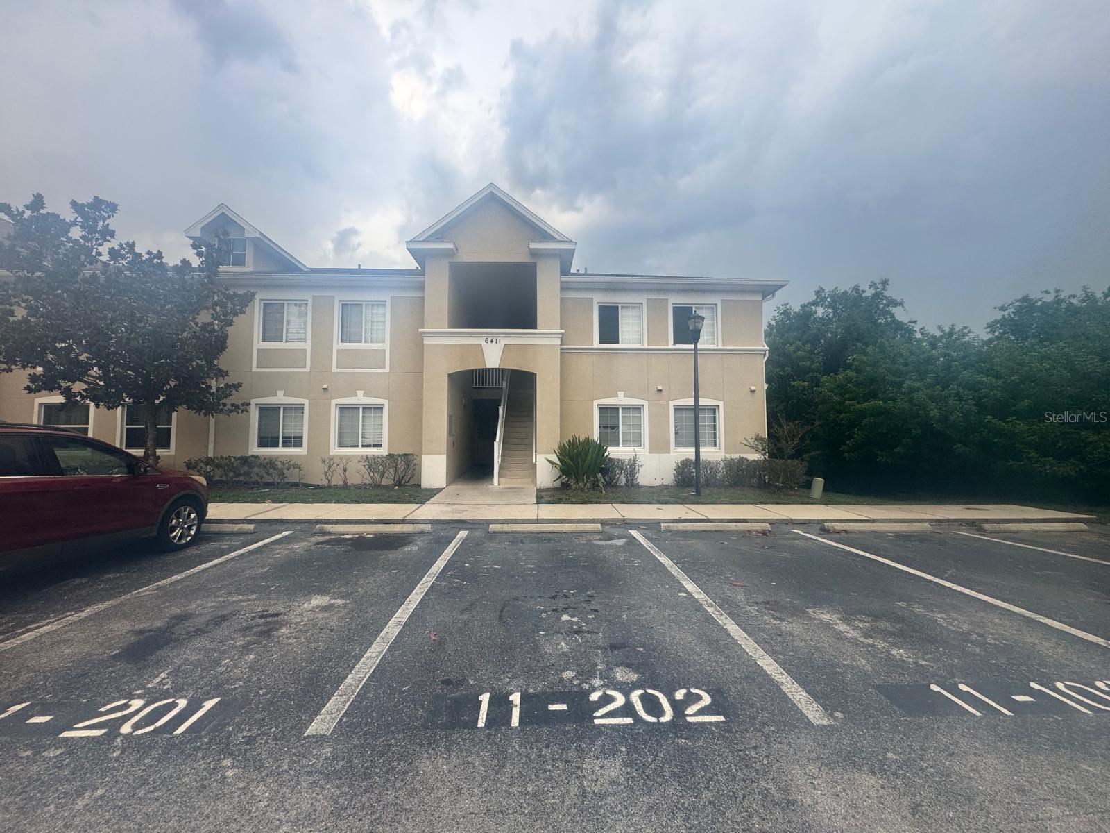 Beautiful and spacious 3-bedroom 2 bath in Villages of Bloomingdale! unit has carpet and laminate flooring. Living room/dining room combined for optimal entertaining! Split bedroom plan with walk in closet in master. The Villages of Bloomingdale is a private neighborhood that offers a community pool, fitness center, club house, and a playground! Close to Crosstown, Westfield mall, and restaurants. For this condominium we are asking for First Month's Rent ($1,900.00), Security Deposit ($1,900.00) if credit score is lower than 650, we are asking for last month to be pre-paid. PETS ALLOWED with $50 monthly pet fee.