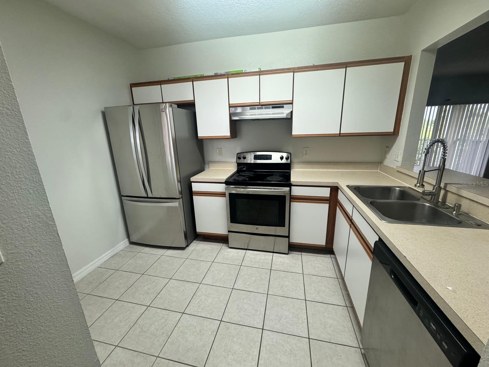 VILLAGES OF BLOOMINGDALE CONDO 09 - Residential Lease