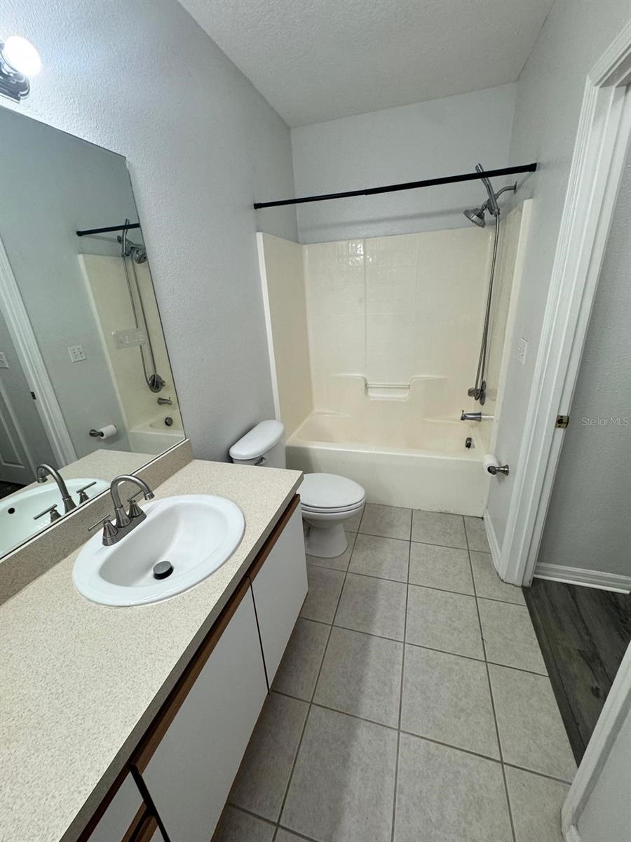 VILLAGES OF BLOOMINGDALE CONDO 09 - Residential Lease