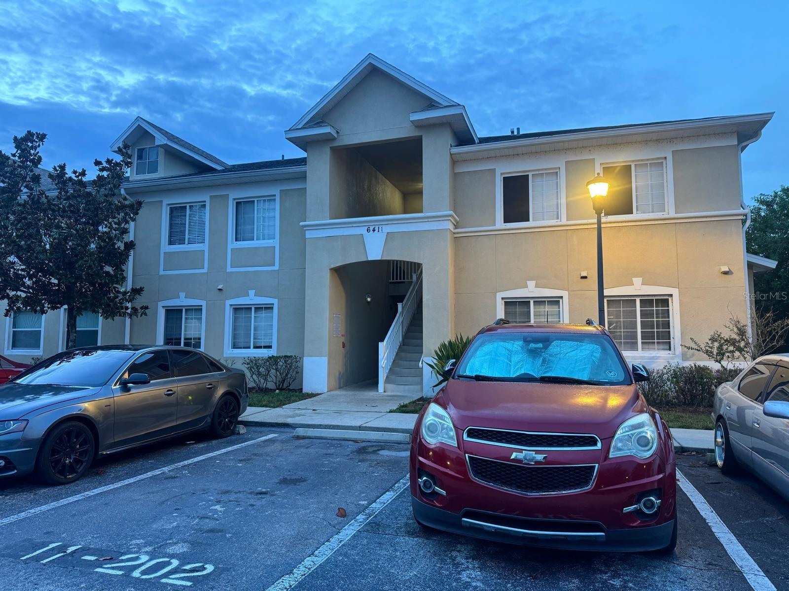 VILLAGES OF BLOOMINGDALE CONDO 09 - Residential Lease
