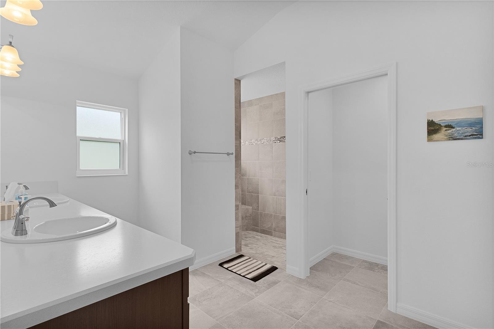 VILLAGE/FENNEY UN #8 - Residential