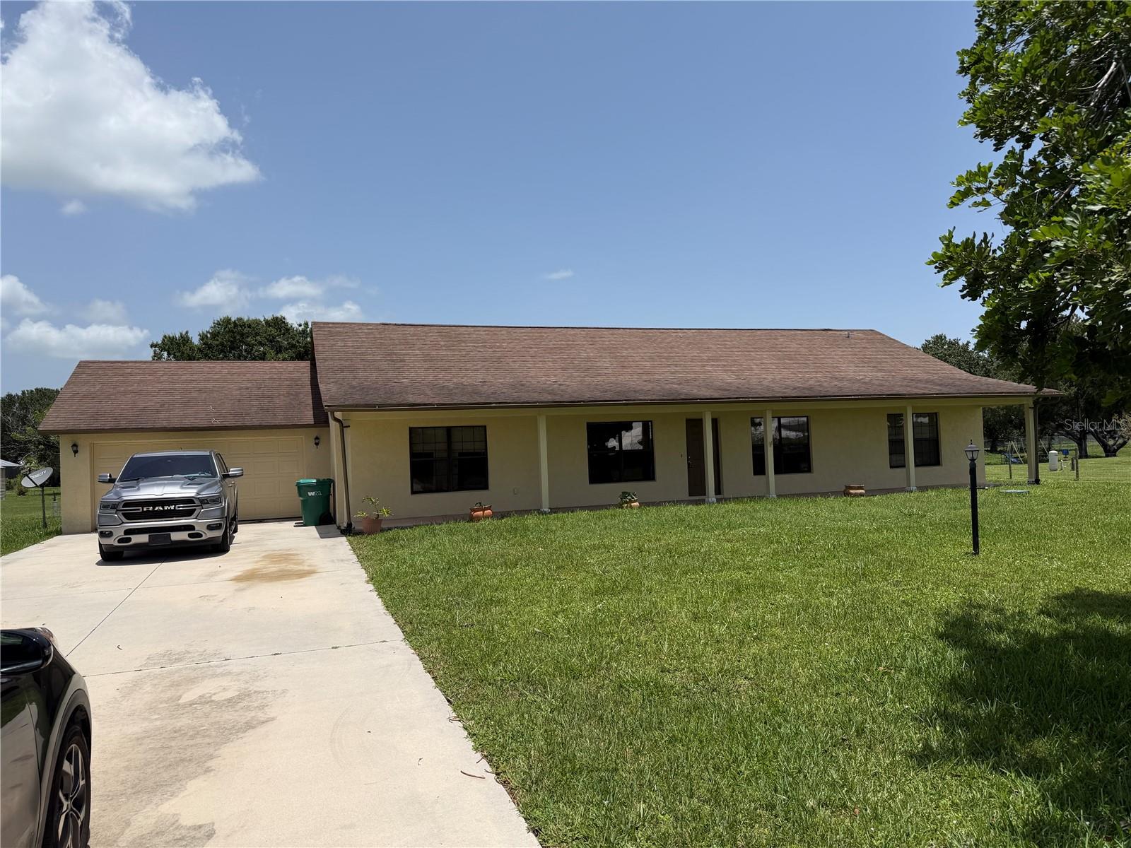 4/2 SPACIOUS HOME IN OKEECHOBEE, FL  WITH 2 CAR ATTACHED GARAGE. NEW LAMINATE FLOORING, FRESHLY PAINTED THROUGHOUT.  TENANT PAYS ALL UTILITIES AND MAINTAIN LAWN. MONTHLY INCOME MUST EQUAL 2XS THE RENT RATE, CREDIT & BACKGROUND REQUIRED. PET FRIENDLY, LIMIT 2 MED-SIZE PETS WITH NON-REFUNDABLE PET FEE. HOUSING VOUCHER WELCOME. FIRST,LAST,SEC.
