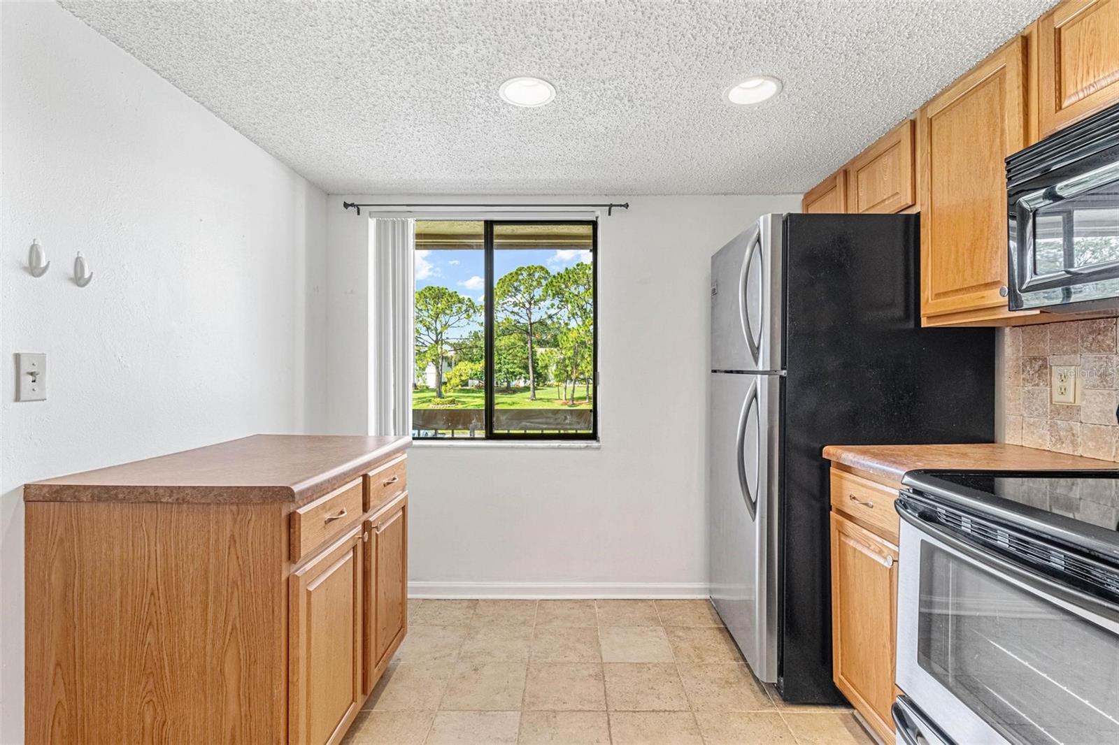 EAST LAKE WOODLANDS CONDO UNIT 7 - Residential