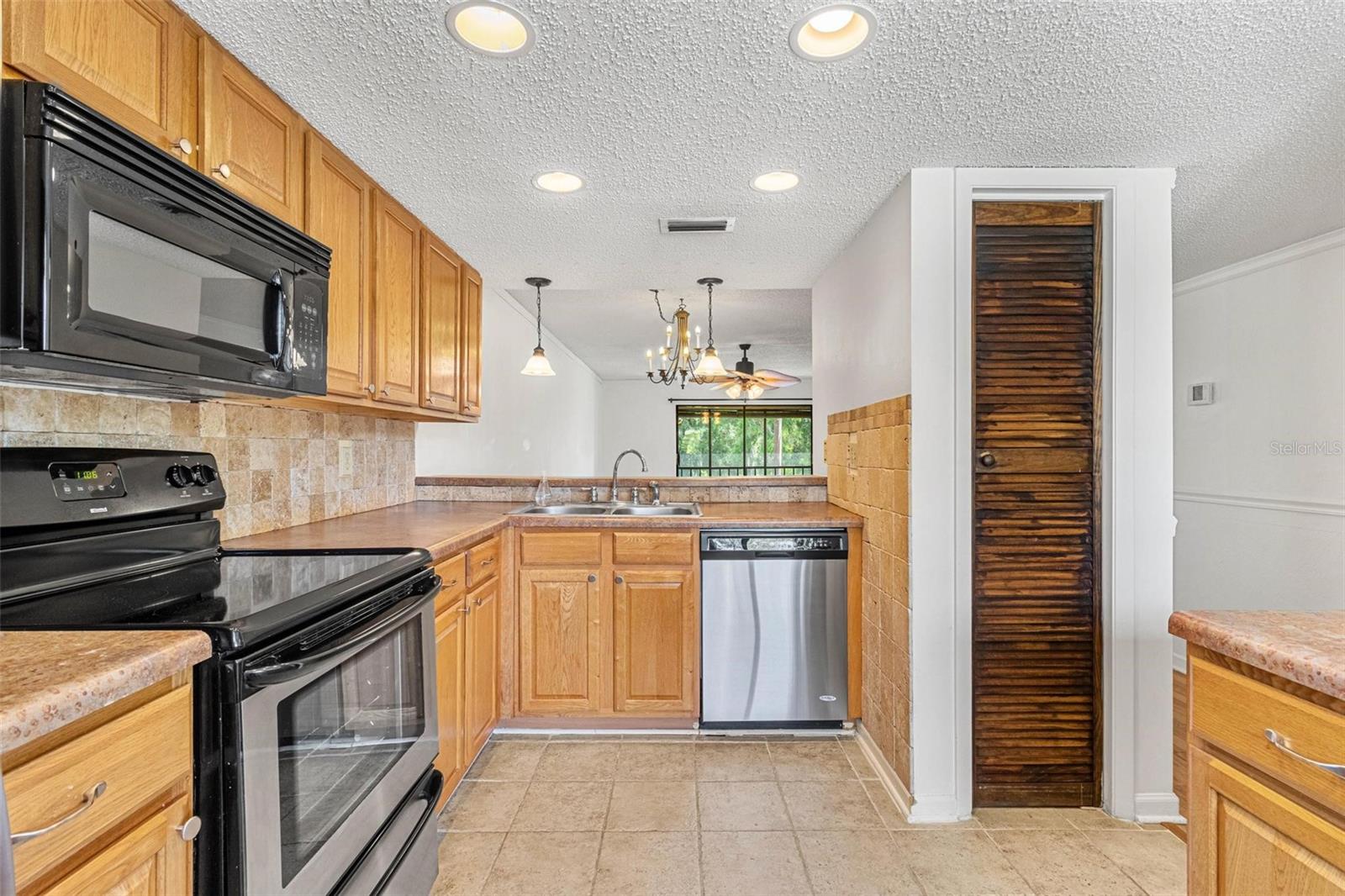 EAST LAKE WOODLANDS CONDO UNIT 7 - Residential