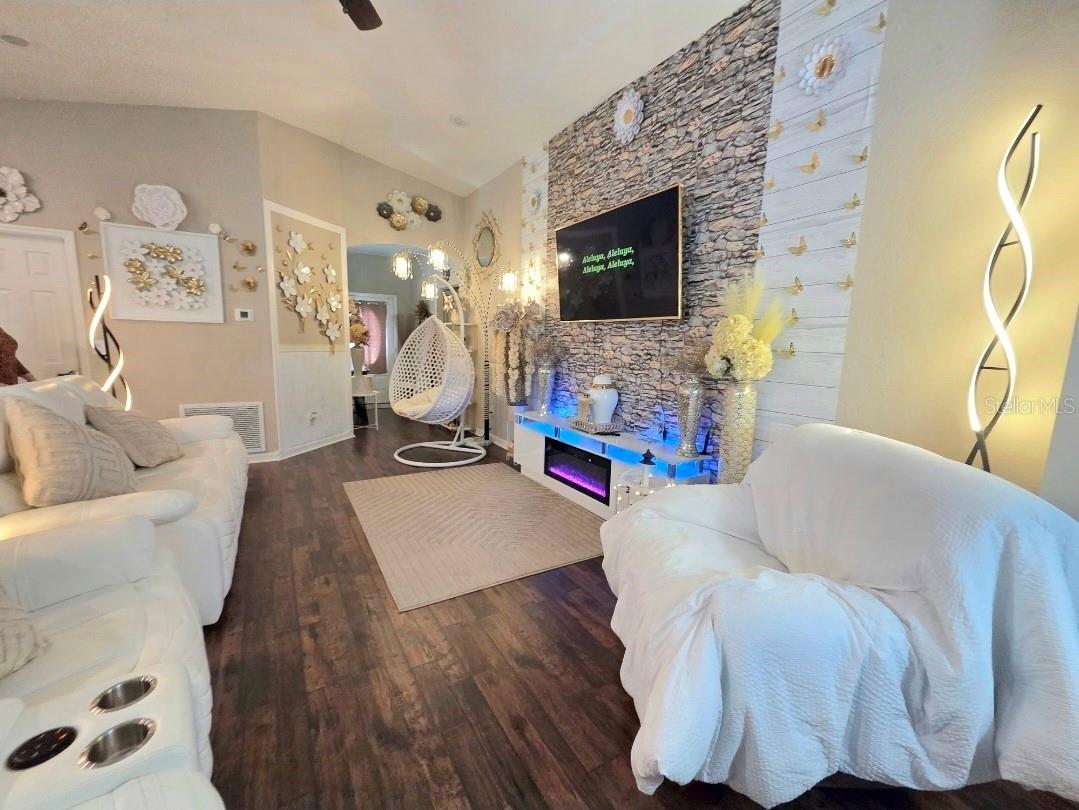 AVIARY AT RUTLAND RANCH PH 1A & 1B - Residential