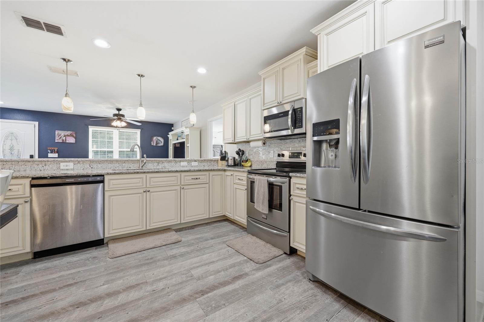 EXECUTIVE HOMES - Residential