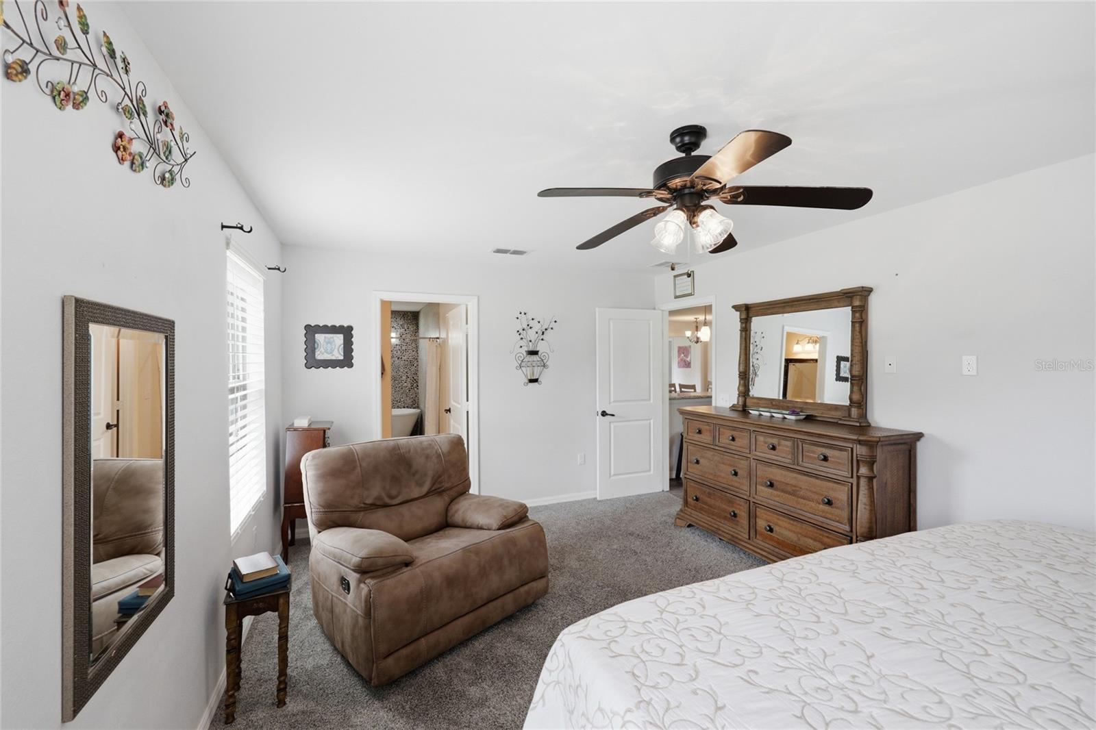 EXECUTIVE HOMES - Residential