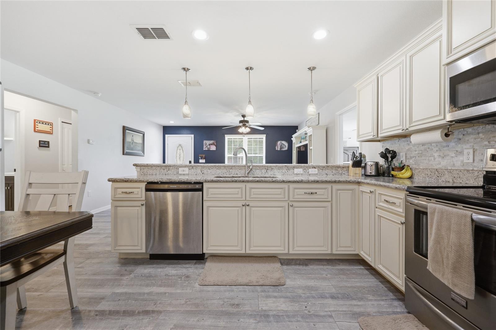 EXECUTIVE HOMES - Residential