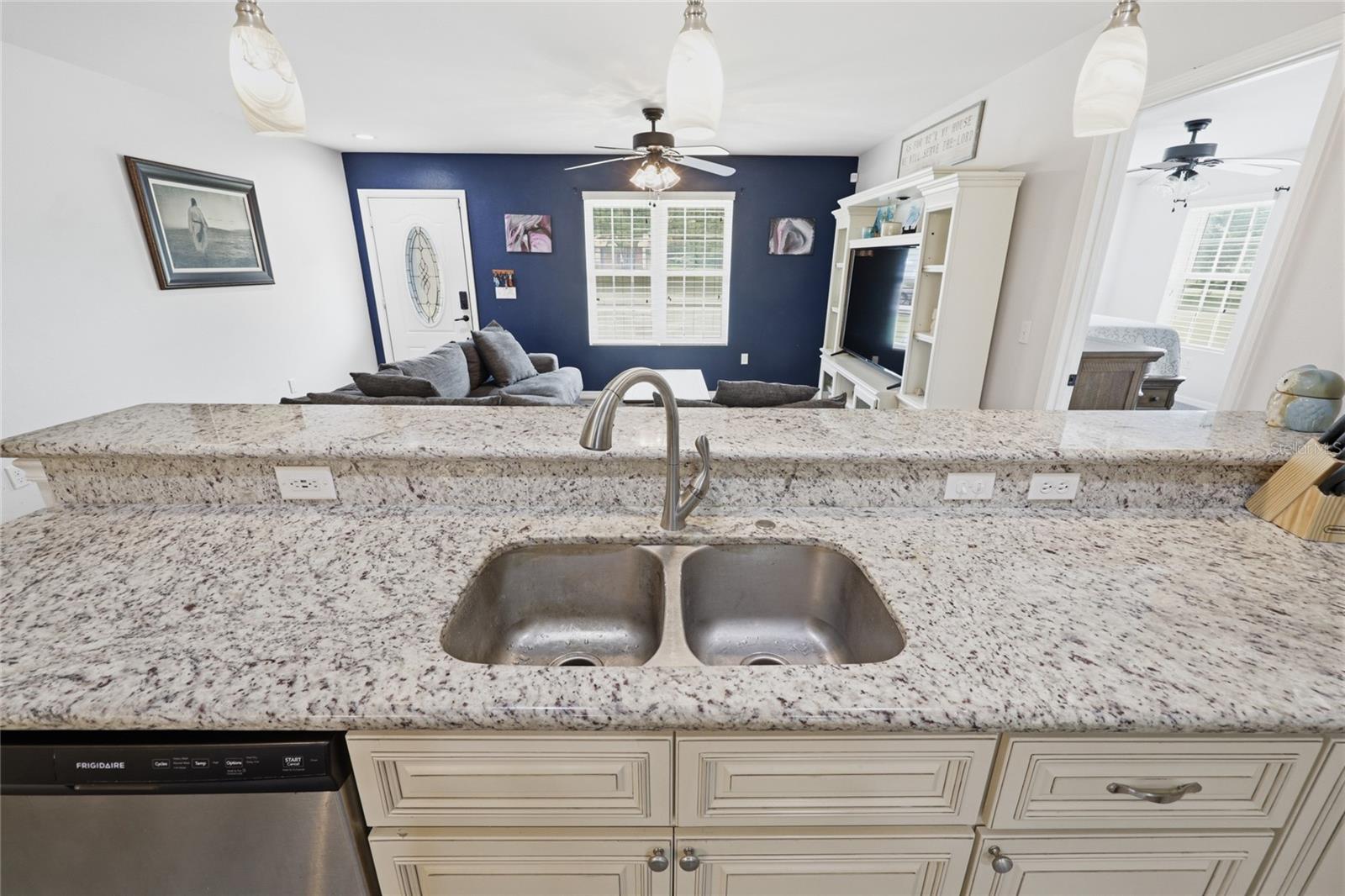 EXECUTIVE HOMES - Residential