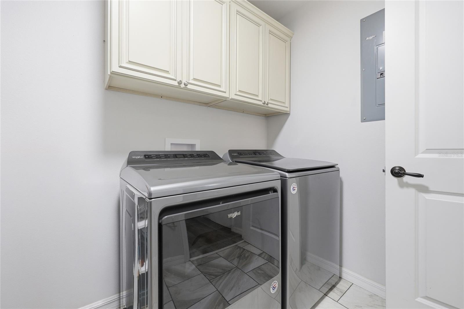 EXECUTIVE HOMES - Residential
