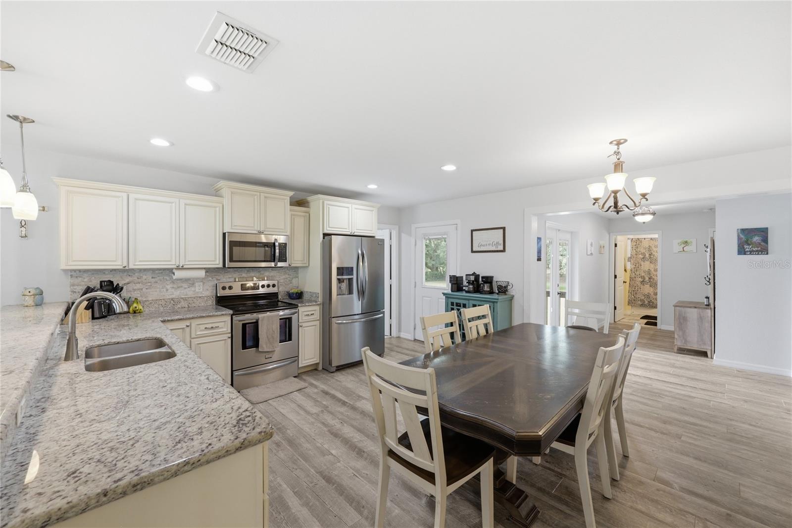 EXECUTIVE HOMES - Residential