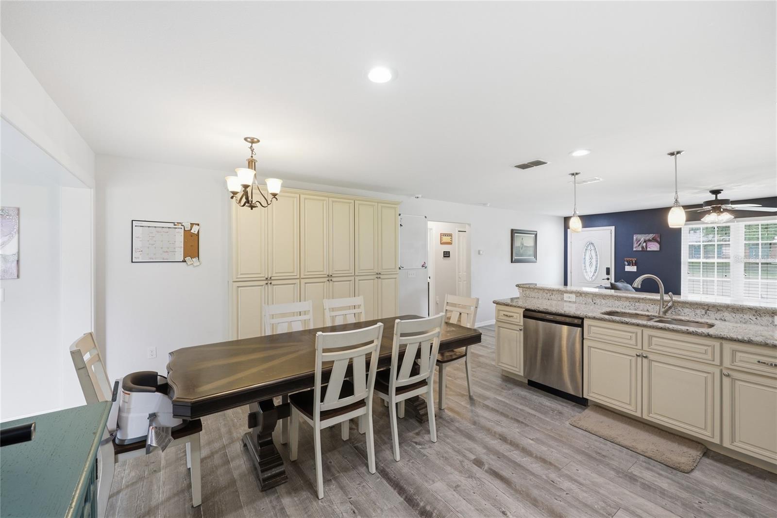 EXECUTIVE HOMES - Residential