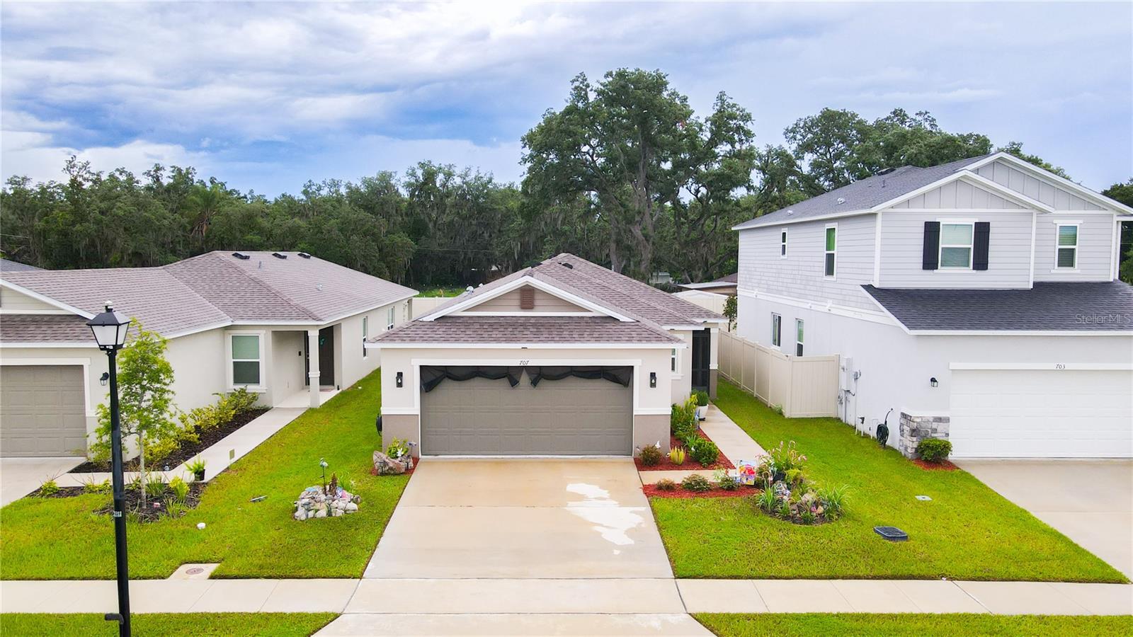 Beautiful single-family home located in the desirable Auburndale area. This property offers a comfortable and functional layout with spacious living areas and great natural light throughout. The home features a well-designed floor plan ideal for everyday living and entertaining.
Conveniently located near schools, shopping centers, major highways, and local amenities, providing easy access to everything Central Florida has to offer. Perfect opportunity for first-time buyers or investors looking for a great property in a growing area.
Don’t miss the chance to make this home.